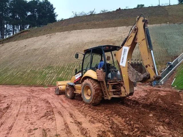 RETROESCAVADEIRA CATERPILLAR MOD. 4012-E-IDNO (2012) - Foto 2