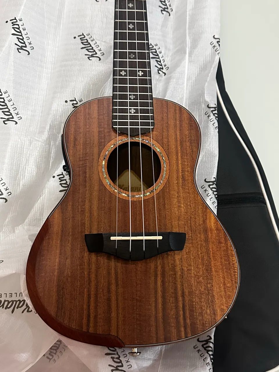 Ukulele elétrico acústico Kalani, modelo Concert - Foto 3