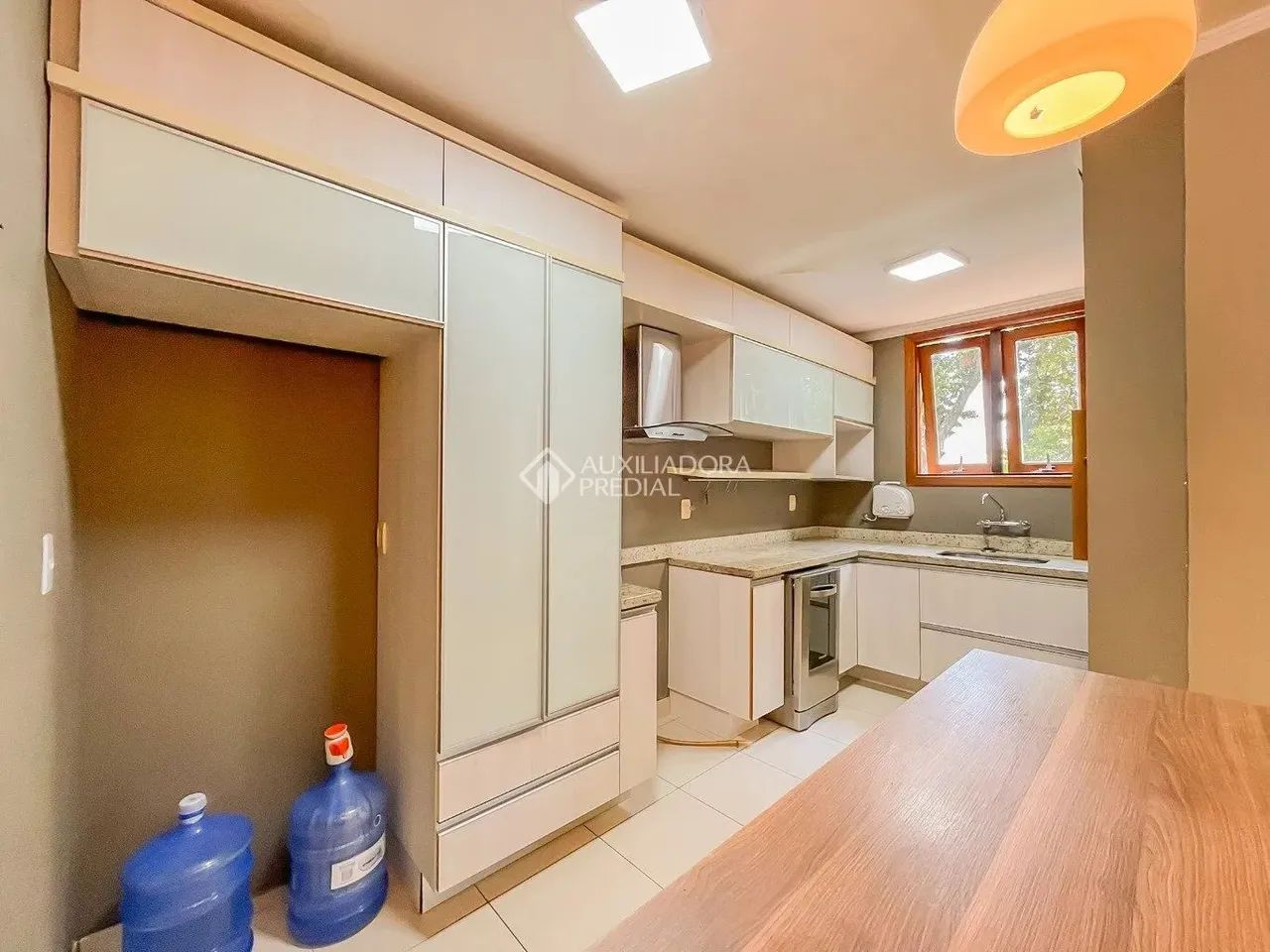 Casa com 3 quartos e 2 vagas de garagem no bairro Tristeza - Foto 5