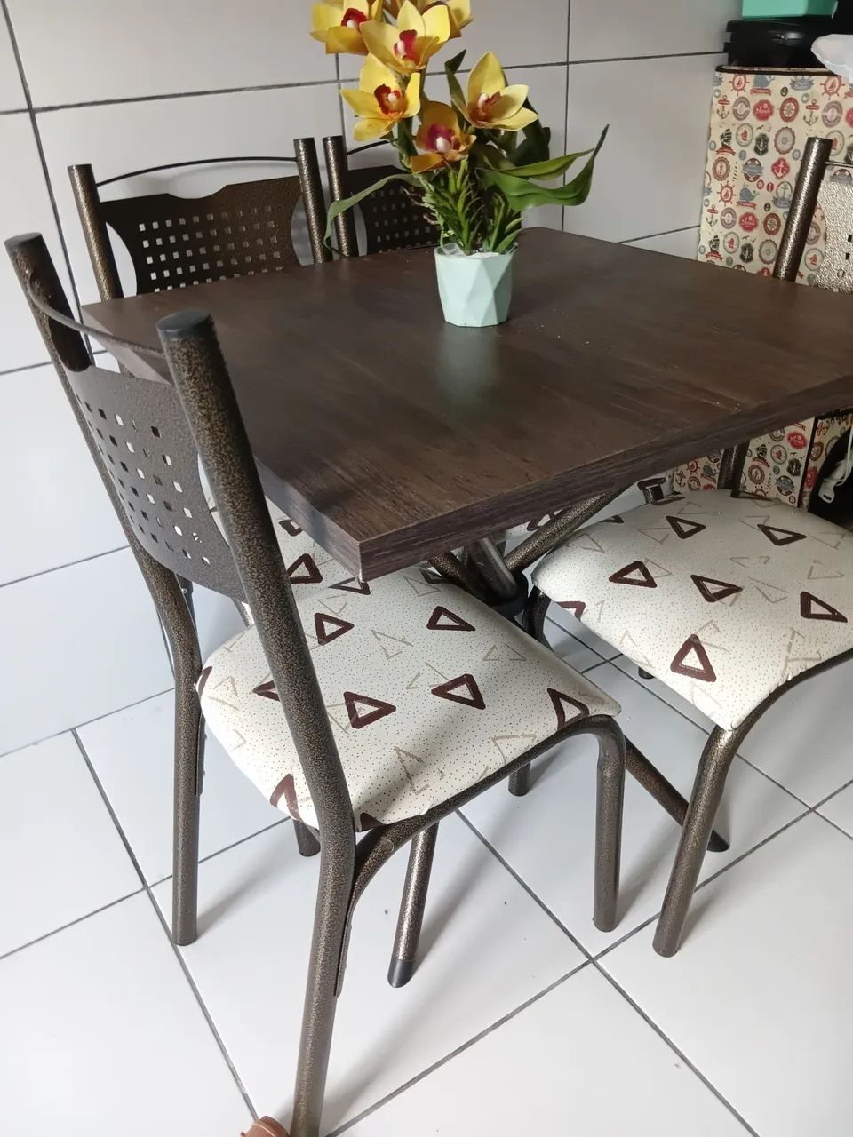 Mesa com 4 cadeiras  - Foto 2