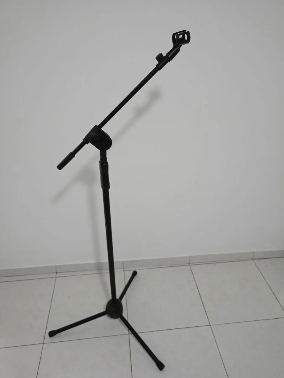 Tripé de Microfone Regulável 