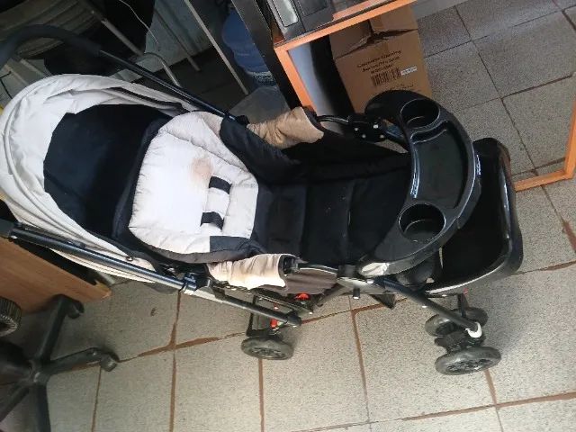 Carrinho de bebê com bebê conforto Cosco - Foto 5