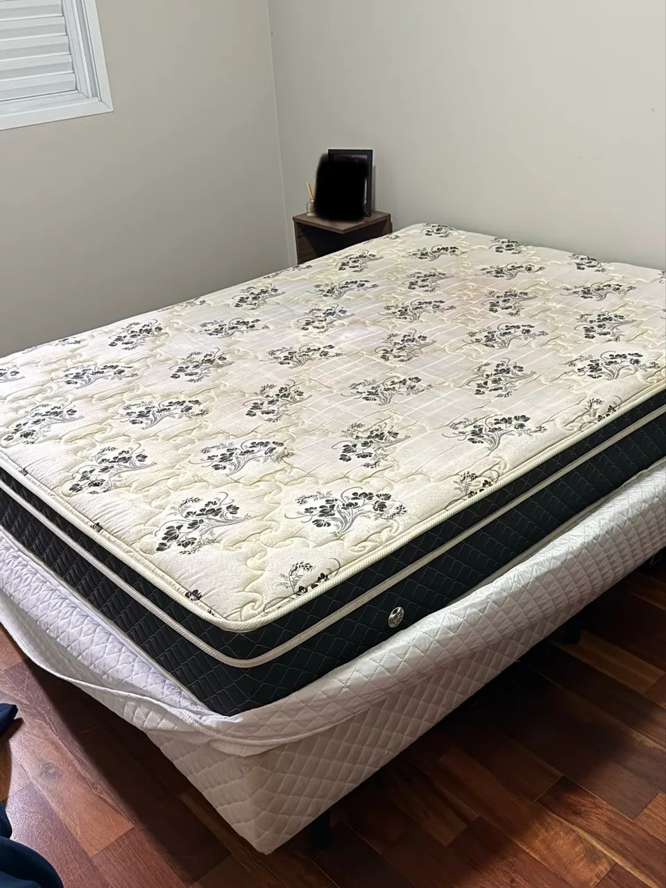Cama box + colchão 