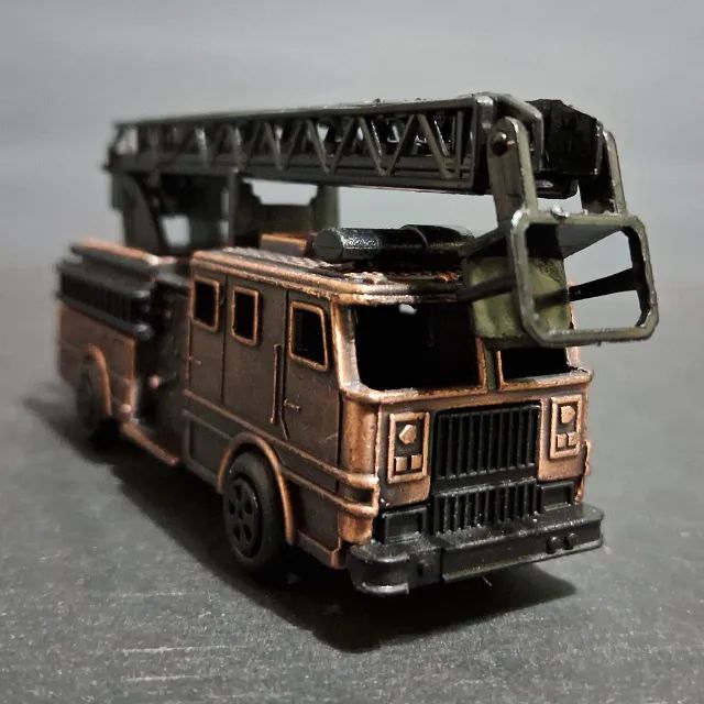 Apontador de mesa em formato de Caminhão De Bombeiros Em Metal - Foto 6