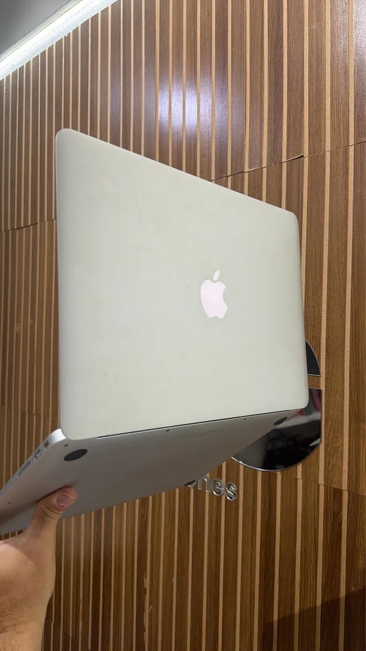 MacBook本体 Apple MacBook Air 2015 Apple MacBook Air 11 inch 2015-03 - Notebookcheck.info