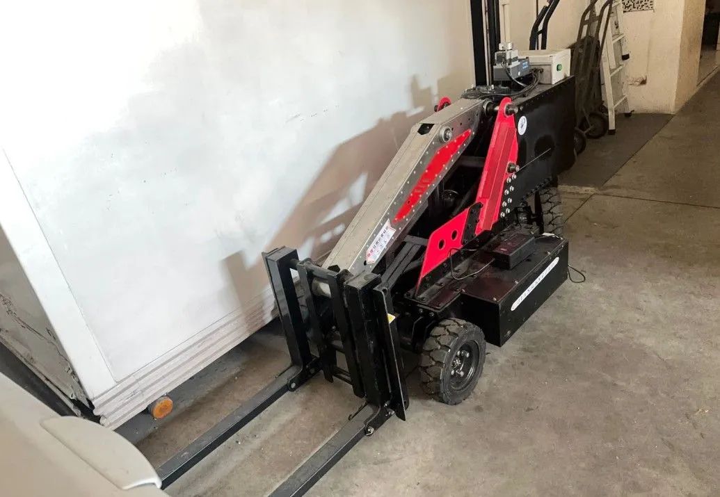 EMPILHADEIRA ELÉTRICA COM CONTROLE REMOTO 650KG - Foto 2