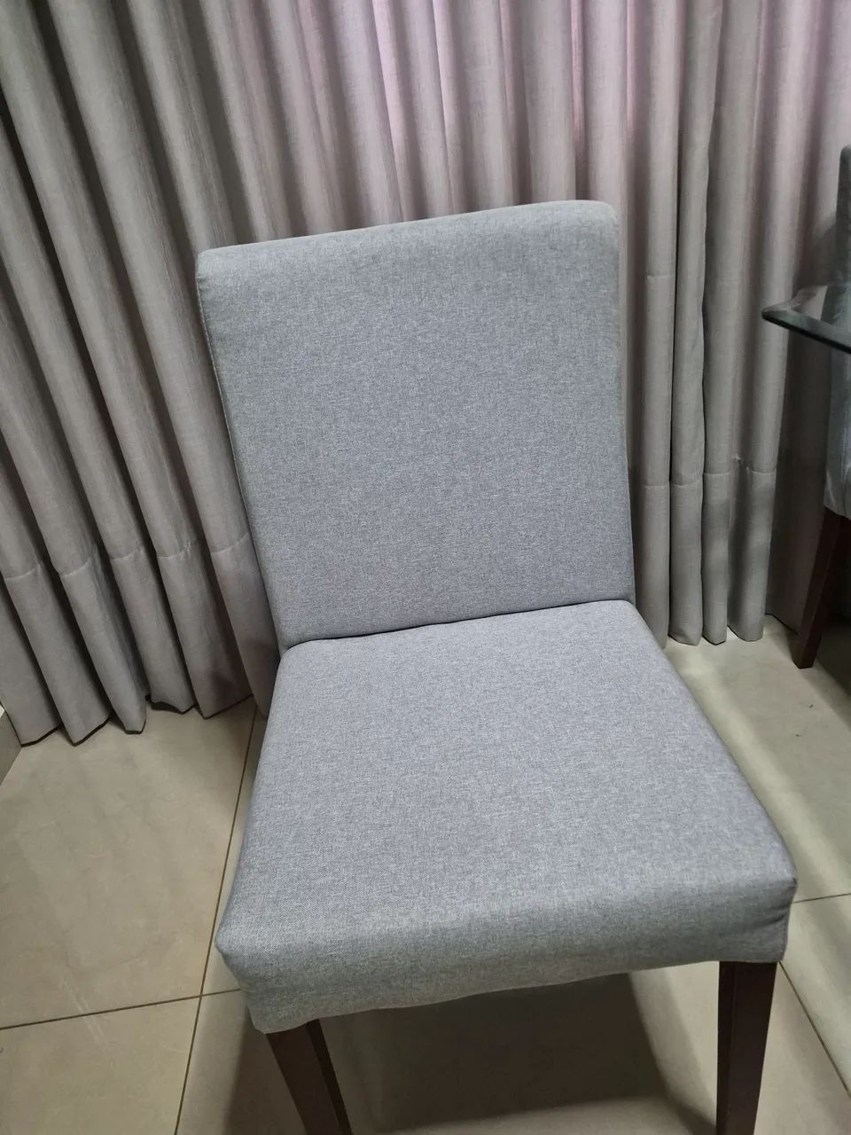 Mesa com tampo de vidro com 6 cadeiras  - Foto 4
