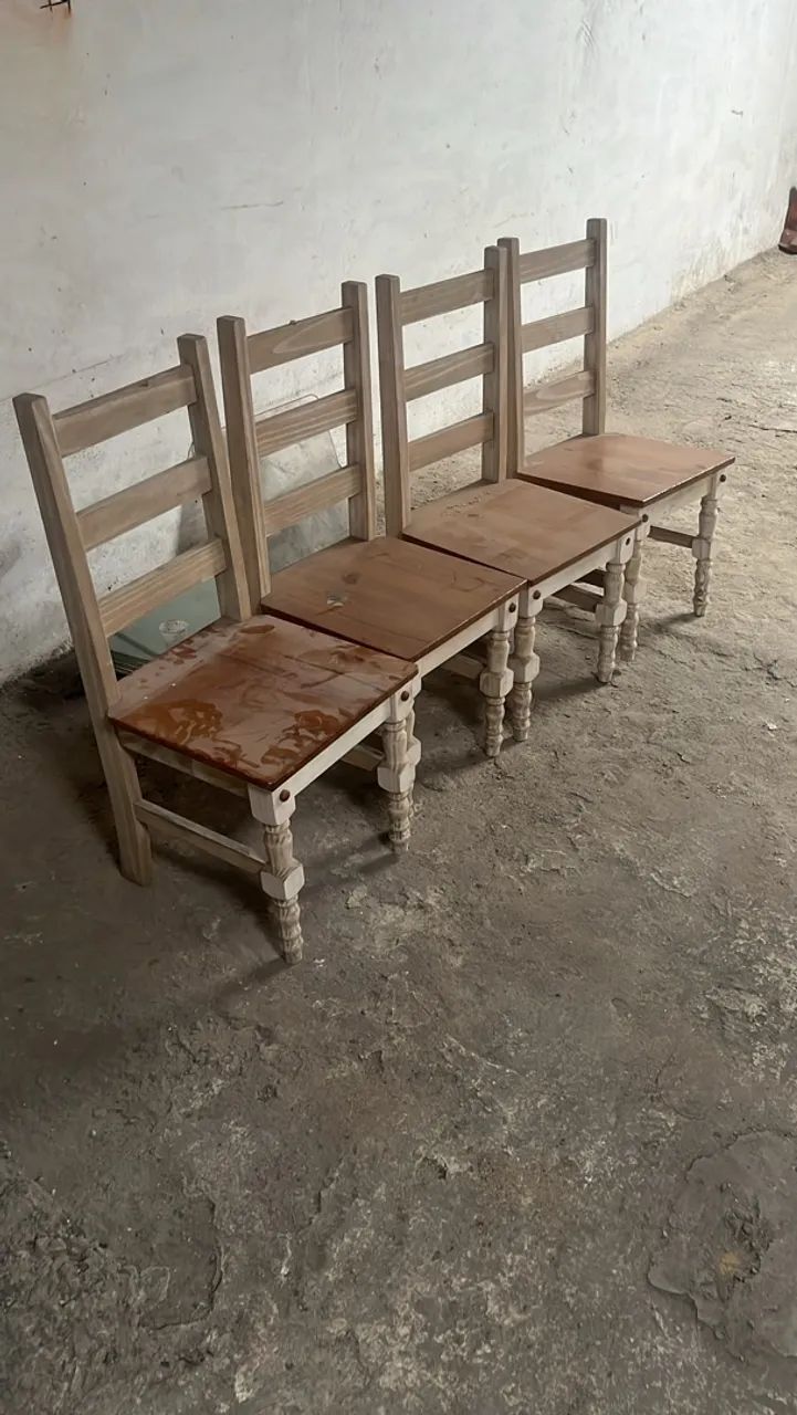 4 cadeiras de madeira
