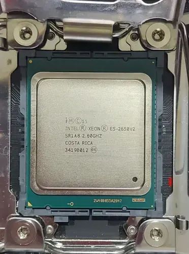 Processador Intel Xeon E5-2650 v2 - 8 núcleos / 16 threads