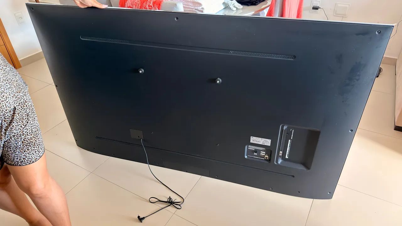Vendo tv 75 polegadas LG com a tela danificada - Foto 2