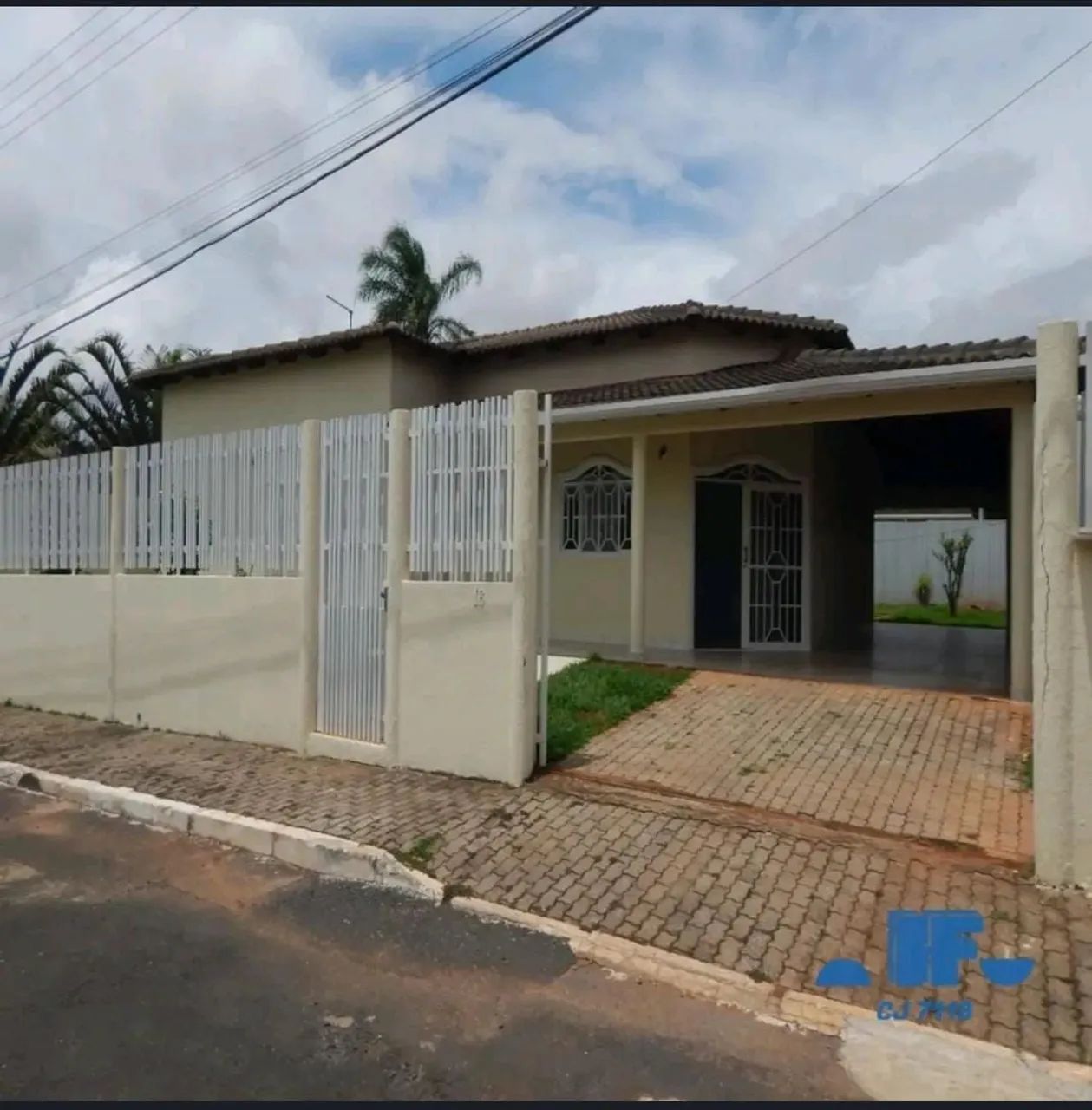 Casa de 3 quartos em condomínio fechado rua 5