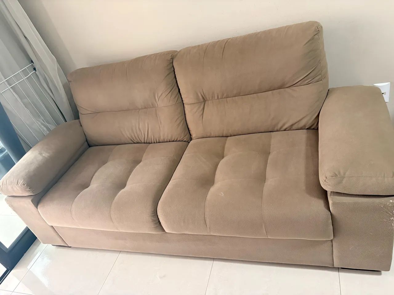 Sofá não retrátil