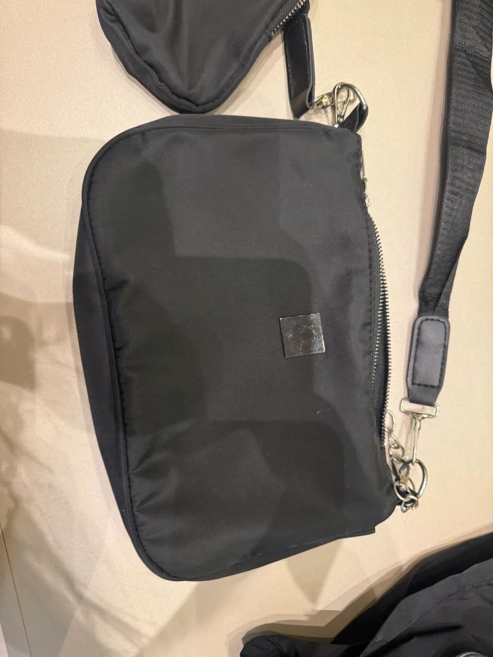 Bolsa preta com mini bolsa  - Foto 4