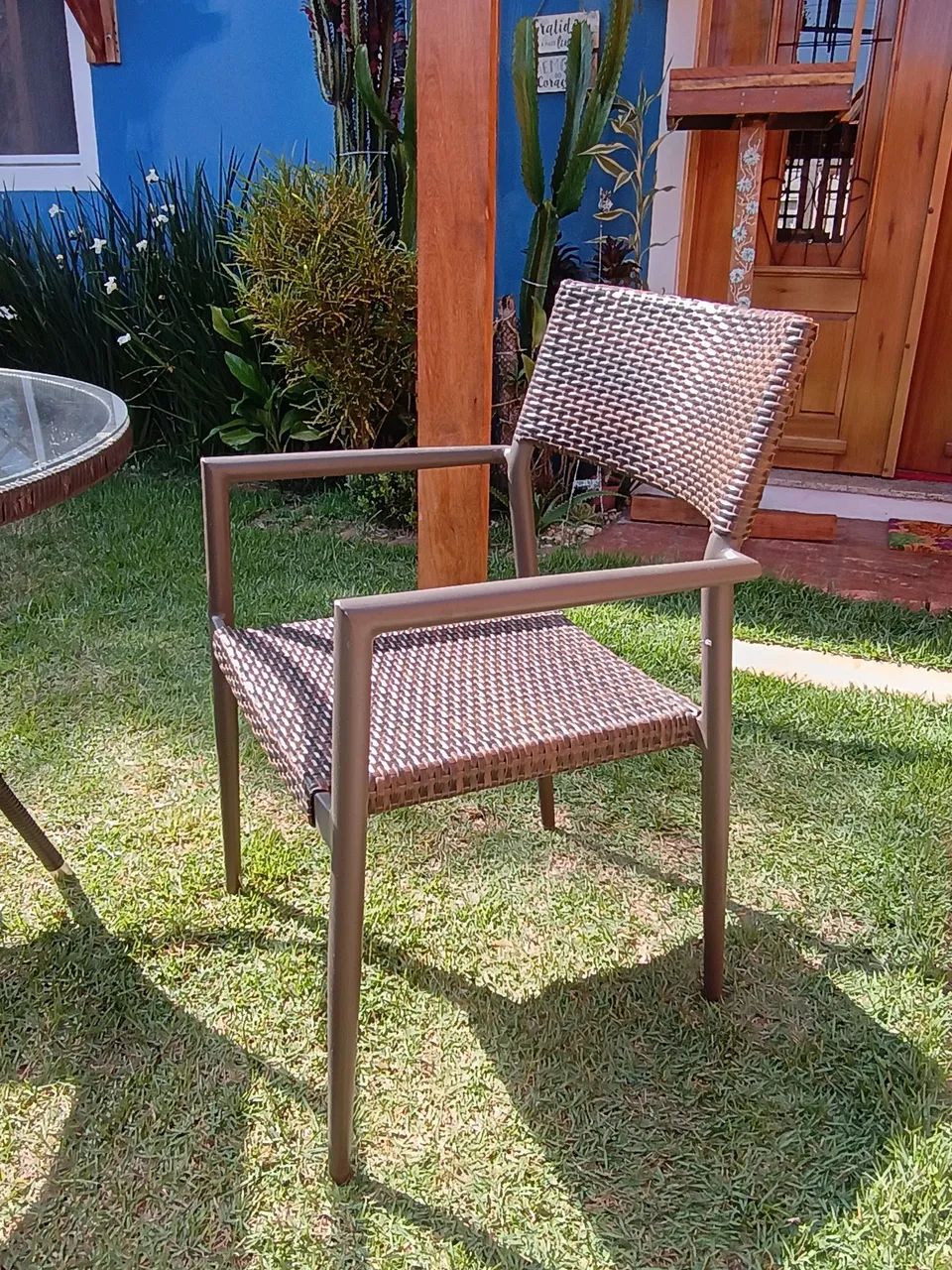 Oferta para vender ...Mesa de vime com 3 cadeiras - Foto 2
