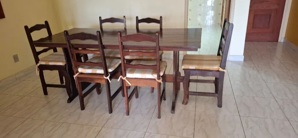 Mesa de madeira 1.80  com 6 cadeiras  - Foto 2