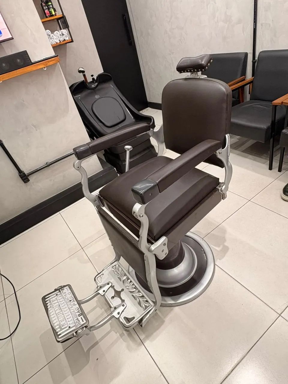 CADEIRA FERRANTE BARBEARIA - ABAIXO DO PREÇO