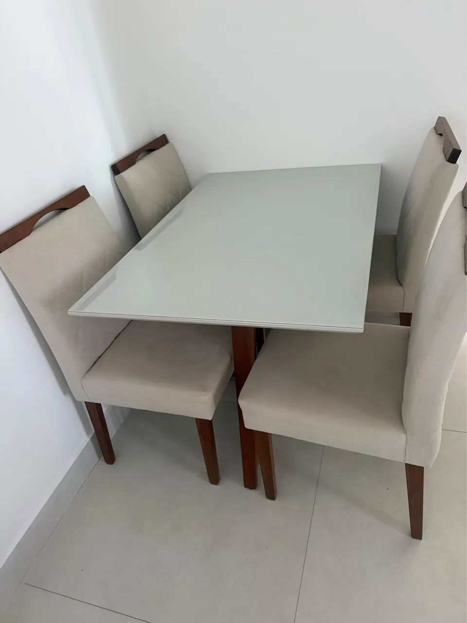 Vende-se Mesa de 4 Lugares