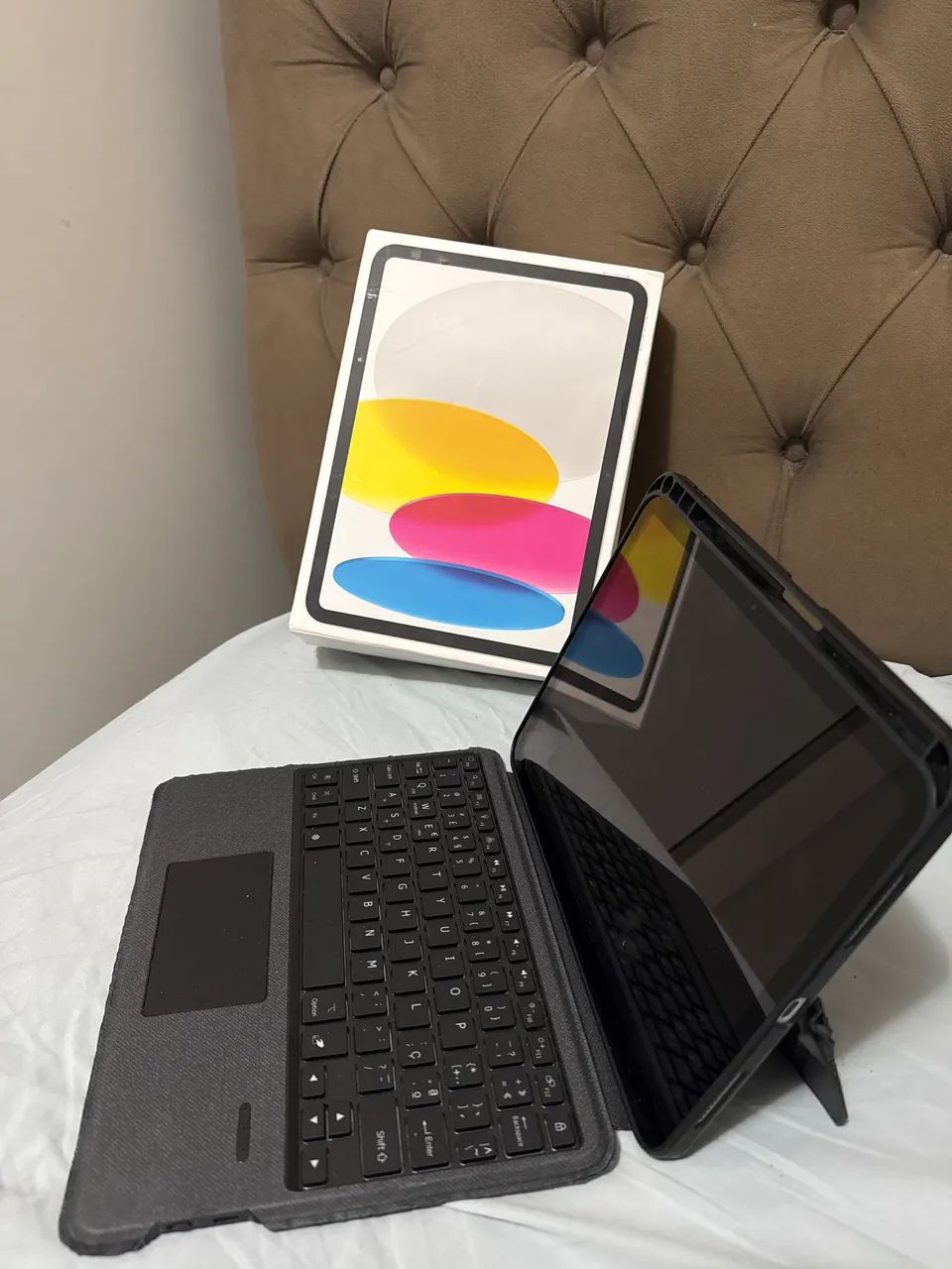 iPad 10 Geração 64 GB com teclado luminoso e capa; Bateria 100% de saúde