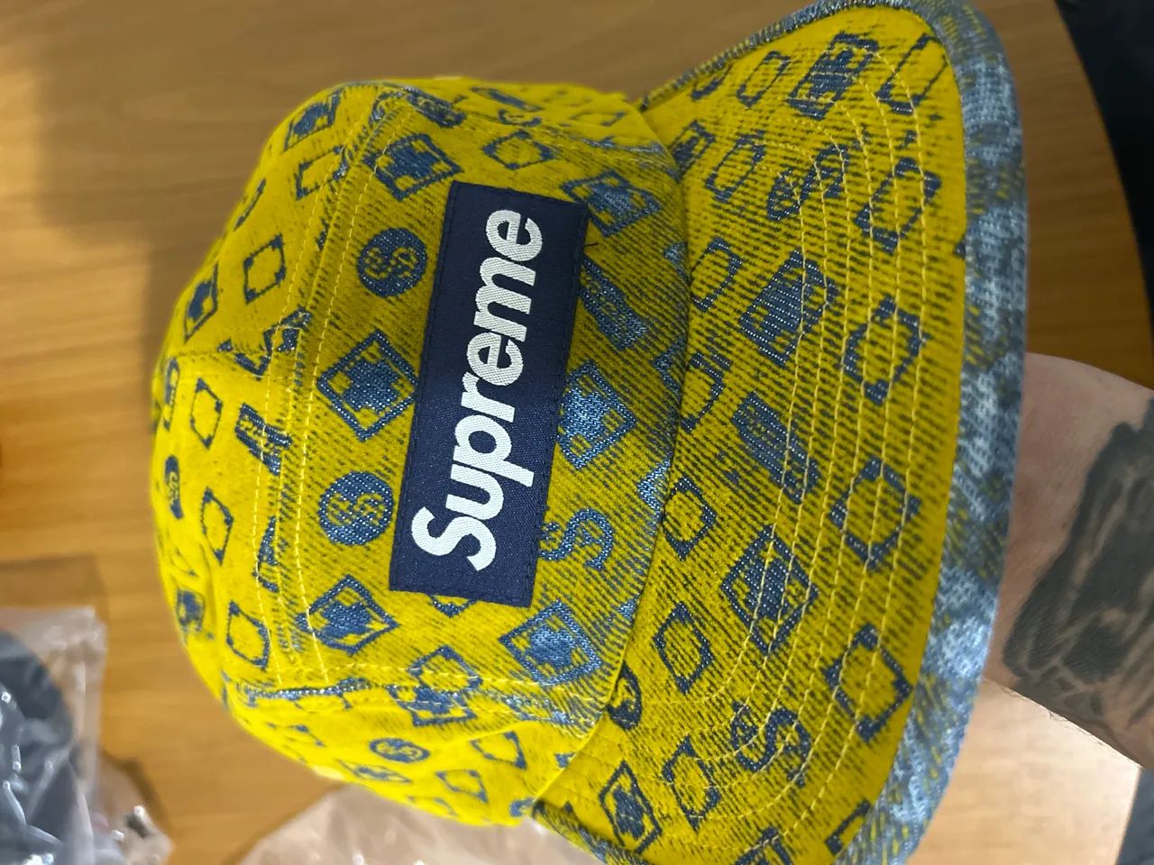Boné Supreme Flocked Denim Camp Mustard