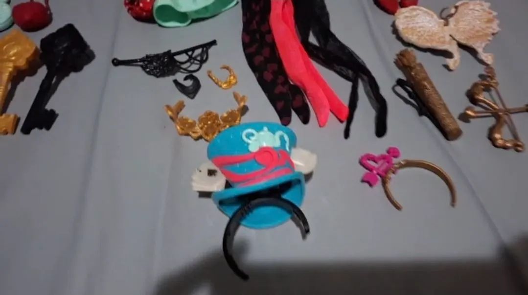 MONSTER HIGH, EVER AFTER HIGH, WINX E BRATZ (kit de roupas, acessórios e sapatos)  - Foto 4