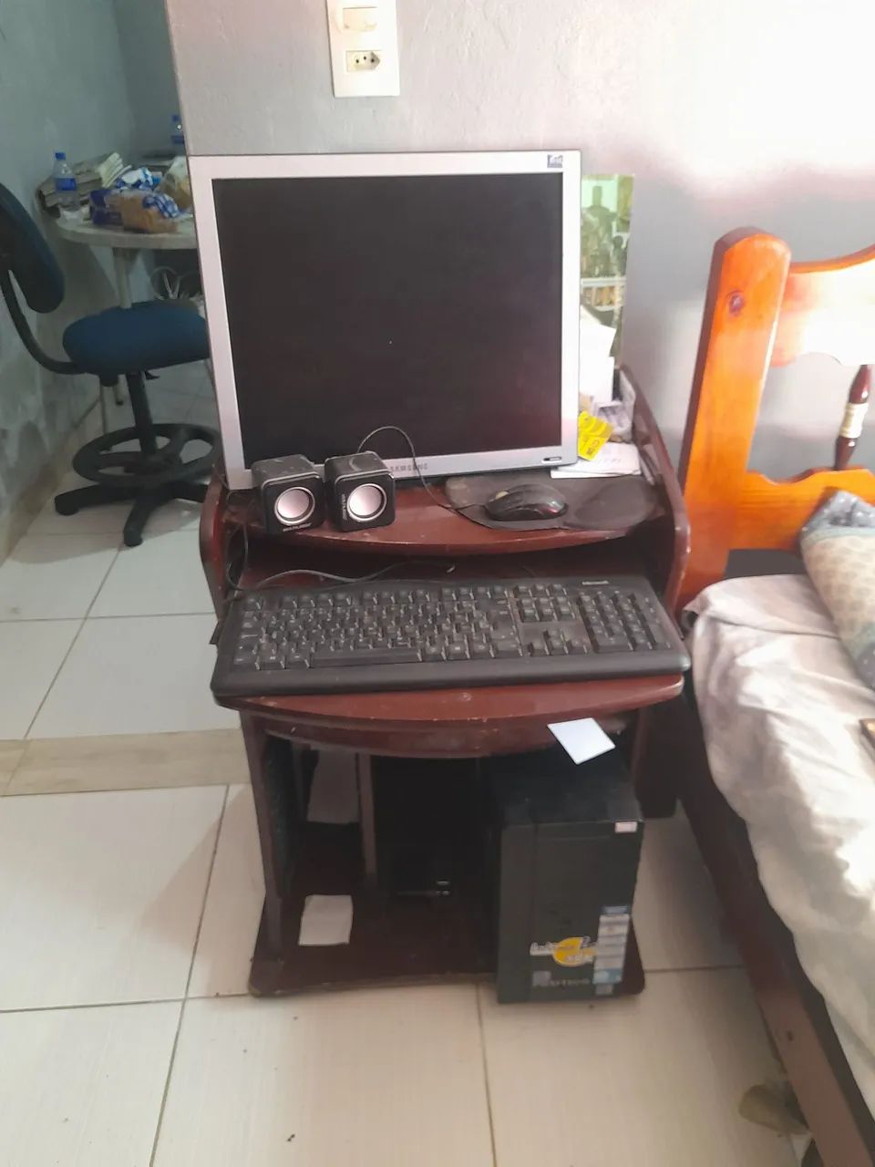 Computador completo  seminovo. Com estante - Foto 3