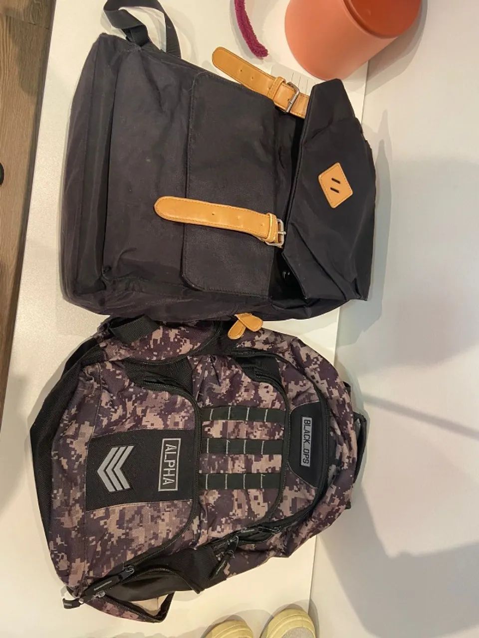 CONJUNTO 2 MOCHILAS PRETAS SENDO 1 DA IMAGINARIUM