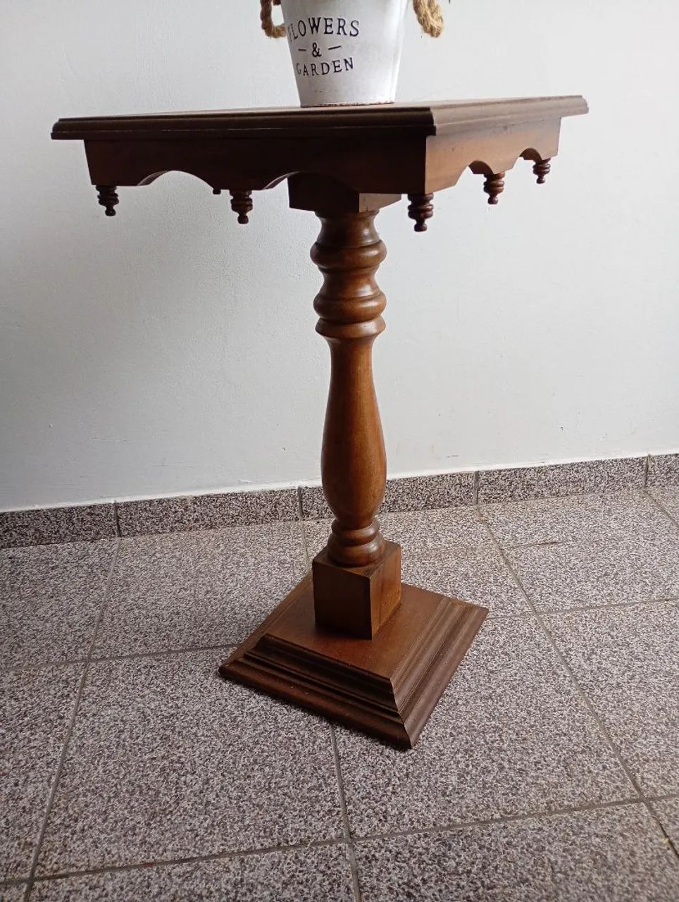 Mesa de canto em madeira nobre - Foto 3