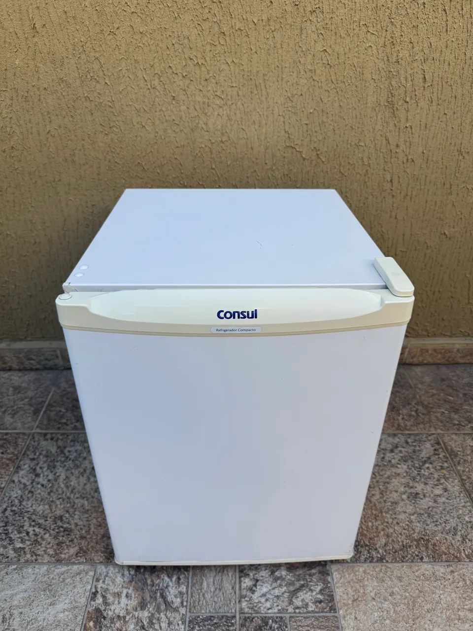 Frigobar Consul 110v 76L