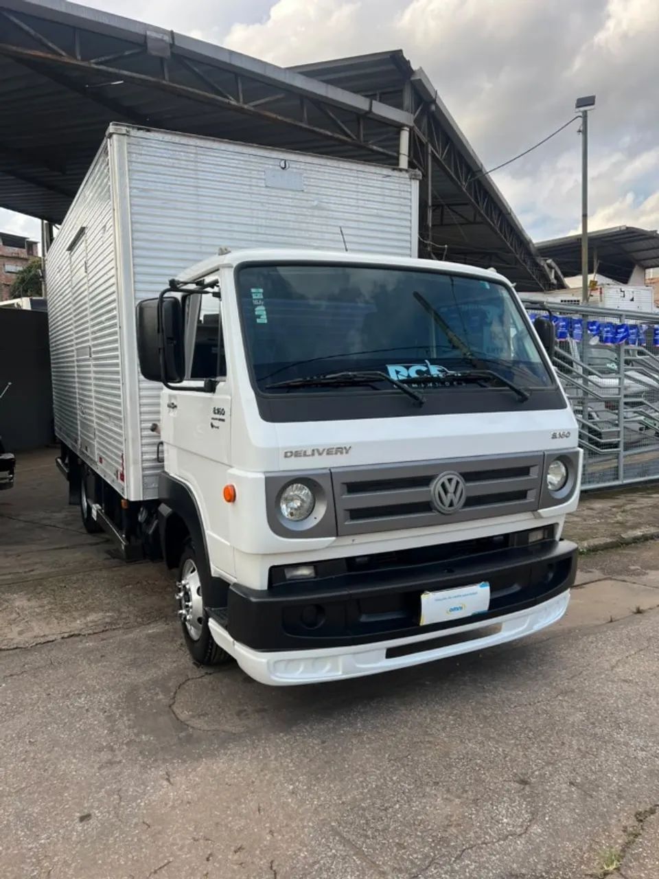 VW 8.160 BAÚ CARGA SECA |  2016/2017 - Foto 2