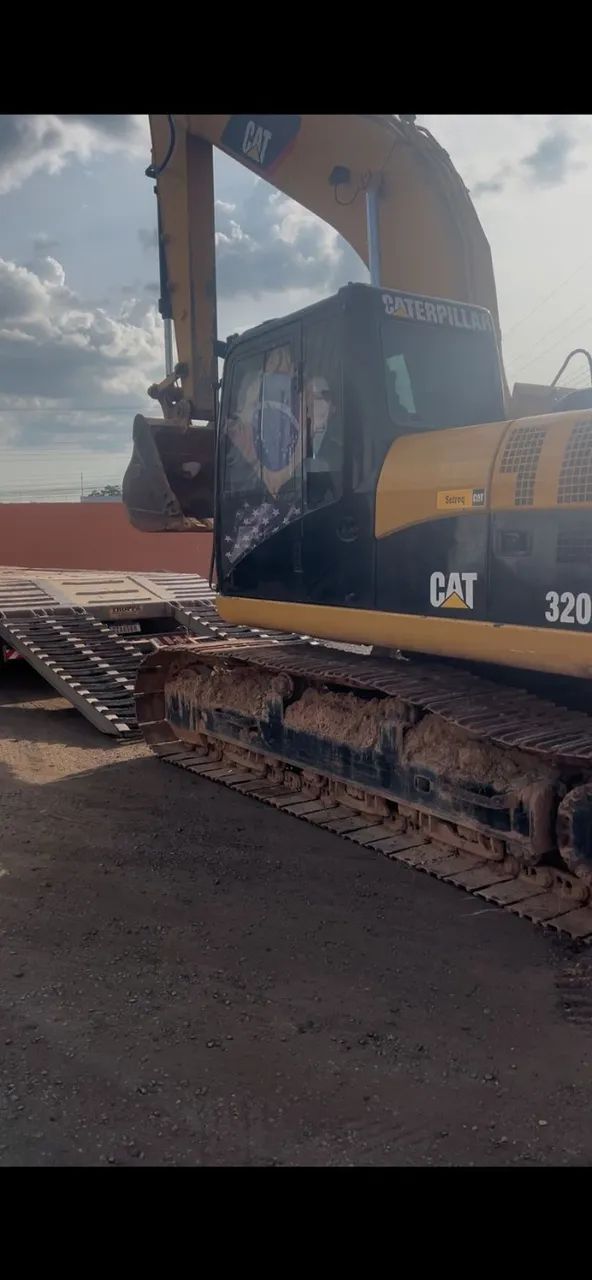 ESCAVADEIRA CAT 320DL ANO 2011 - Foto 2