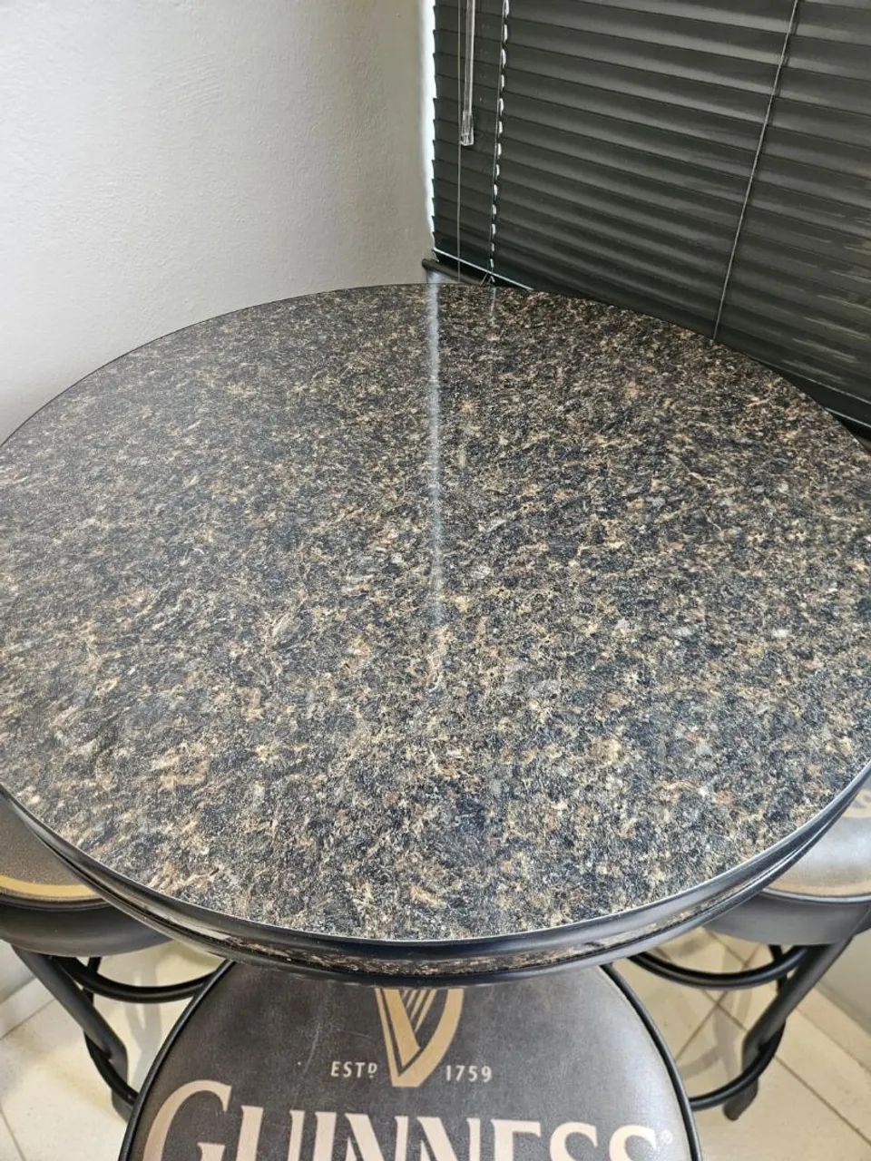 Conjunto Bistrô Seminuevo Mesa + 4 Bancos - Foto 4