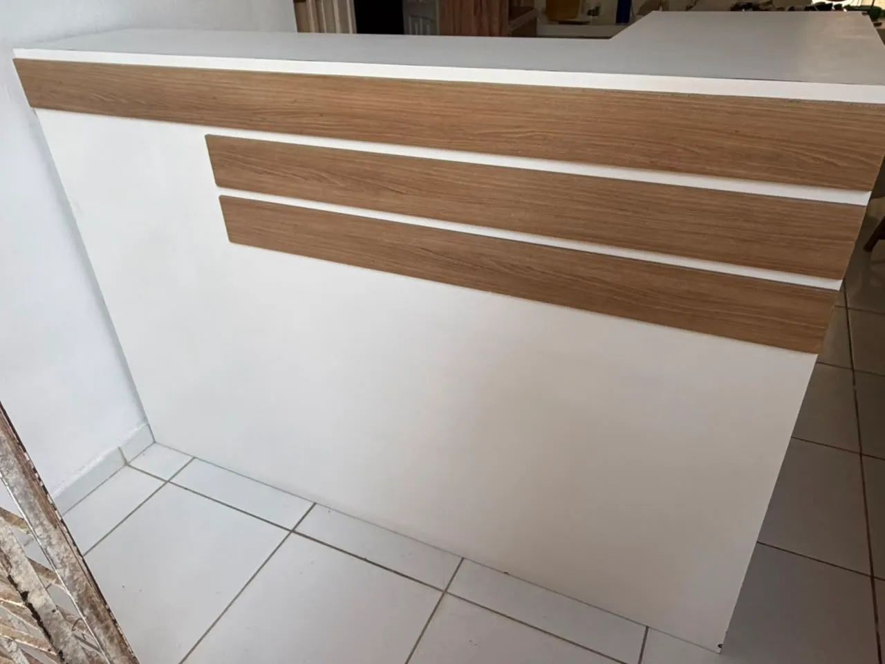 Balcão de atendimento em MDF