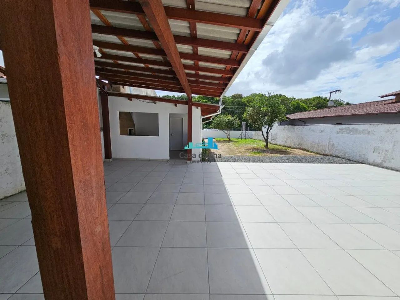 Casa no bairro Carianos com terreno amplo 432 m² - Foto 4