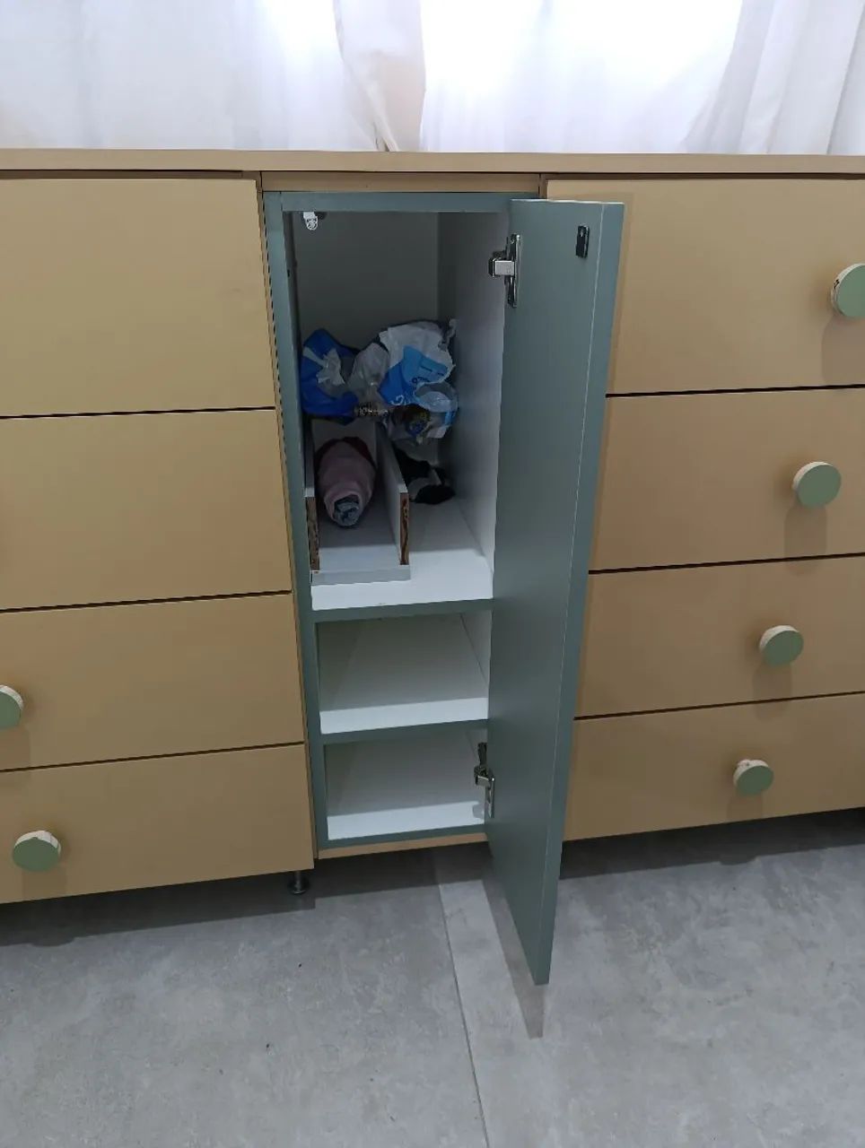 Cômoda infantil planejada + estante de brinquedos - Foto 4