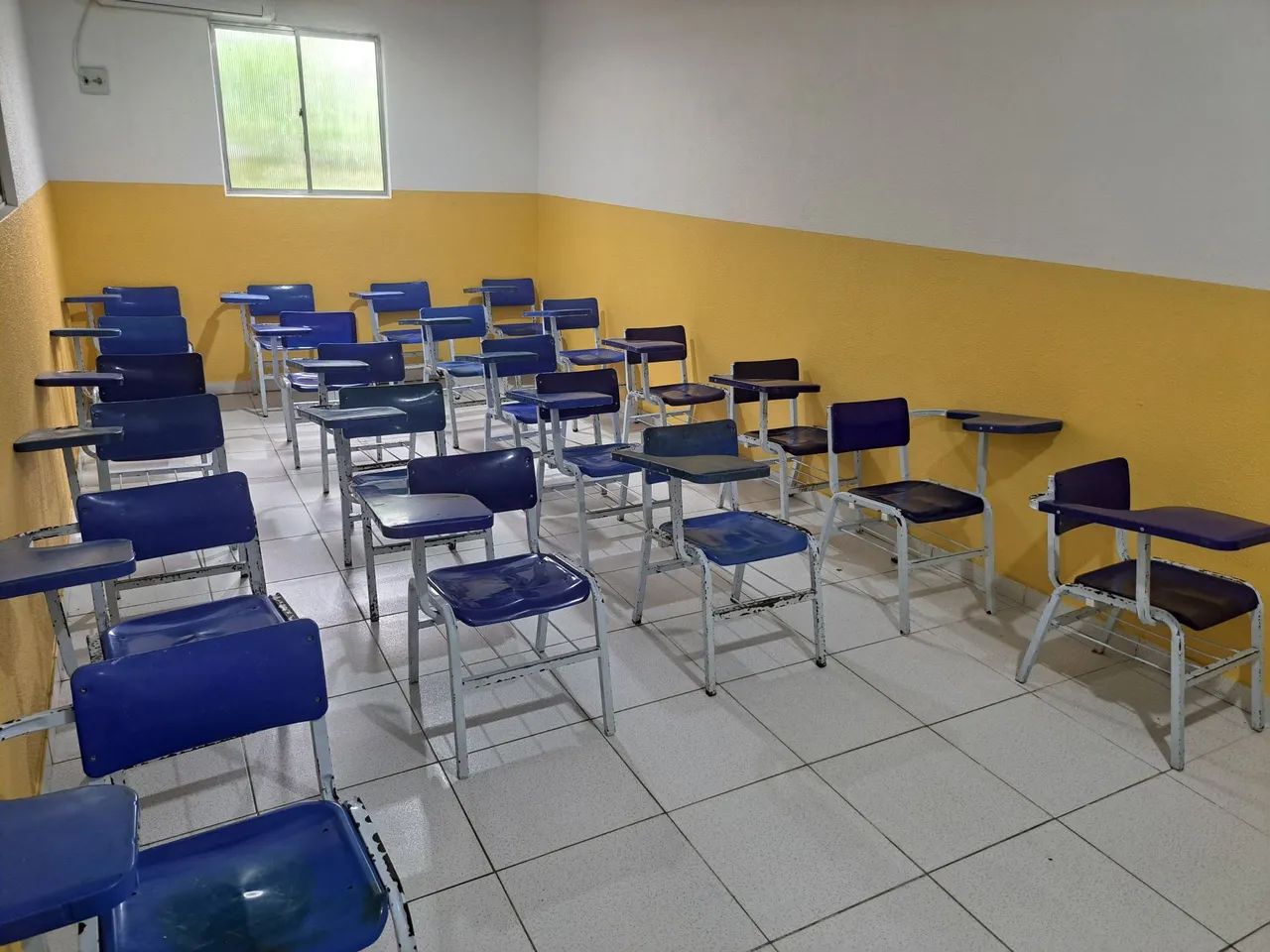 Jogo de Cadeiras escolar