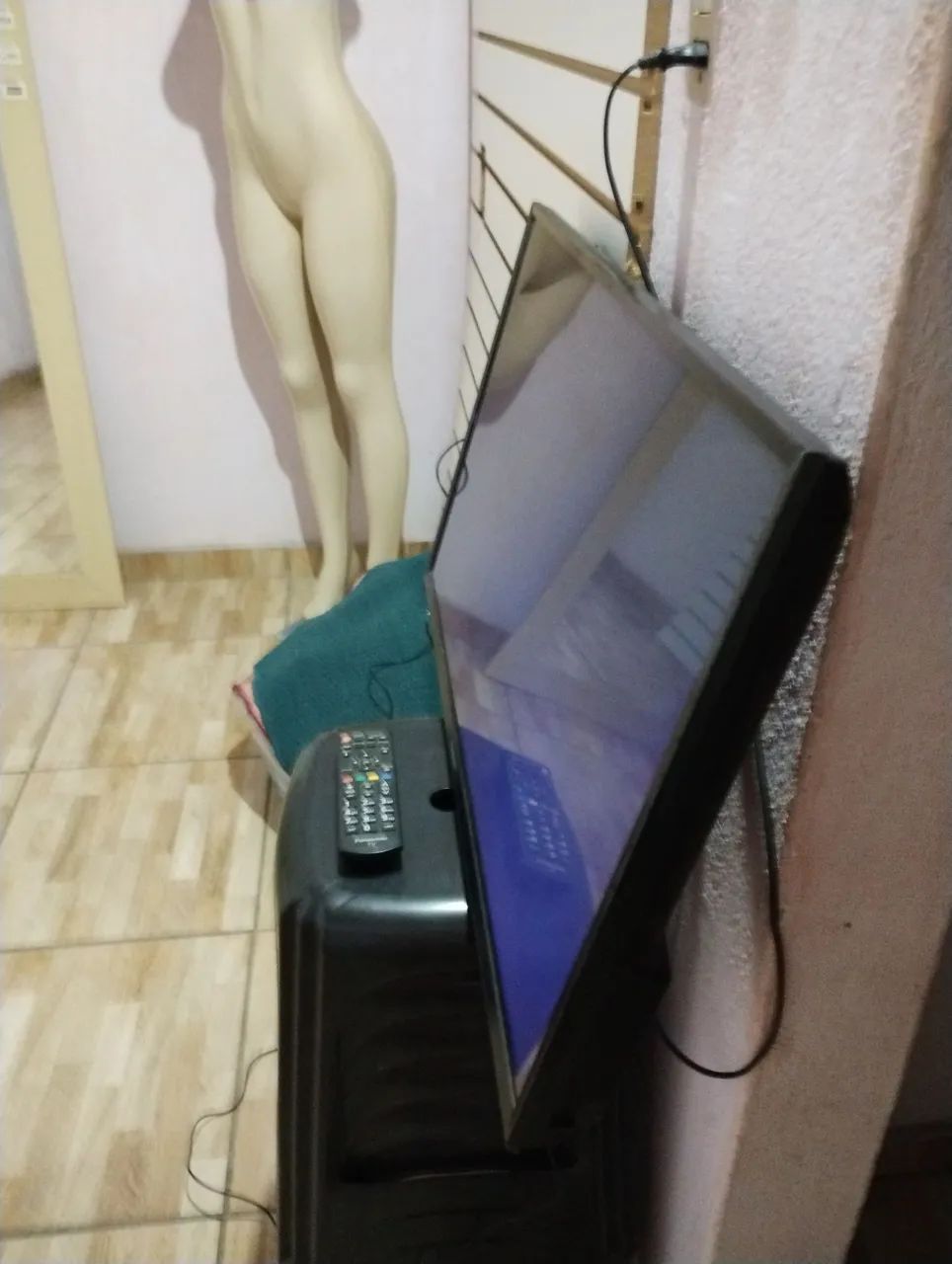 TV Panasonic 32 polegadas com defeito sai a voz mas não aparece a imagem 