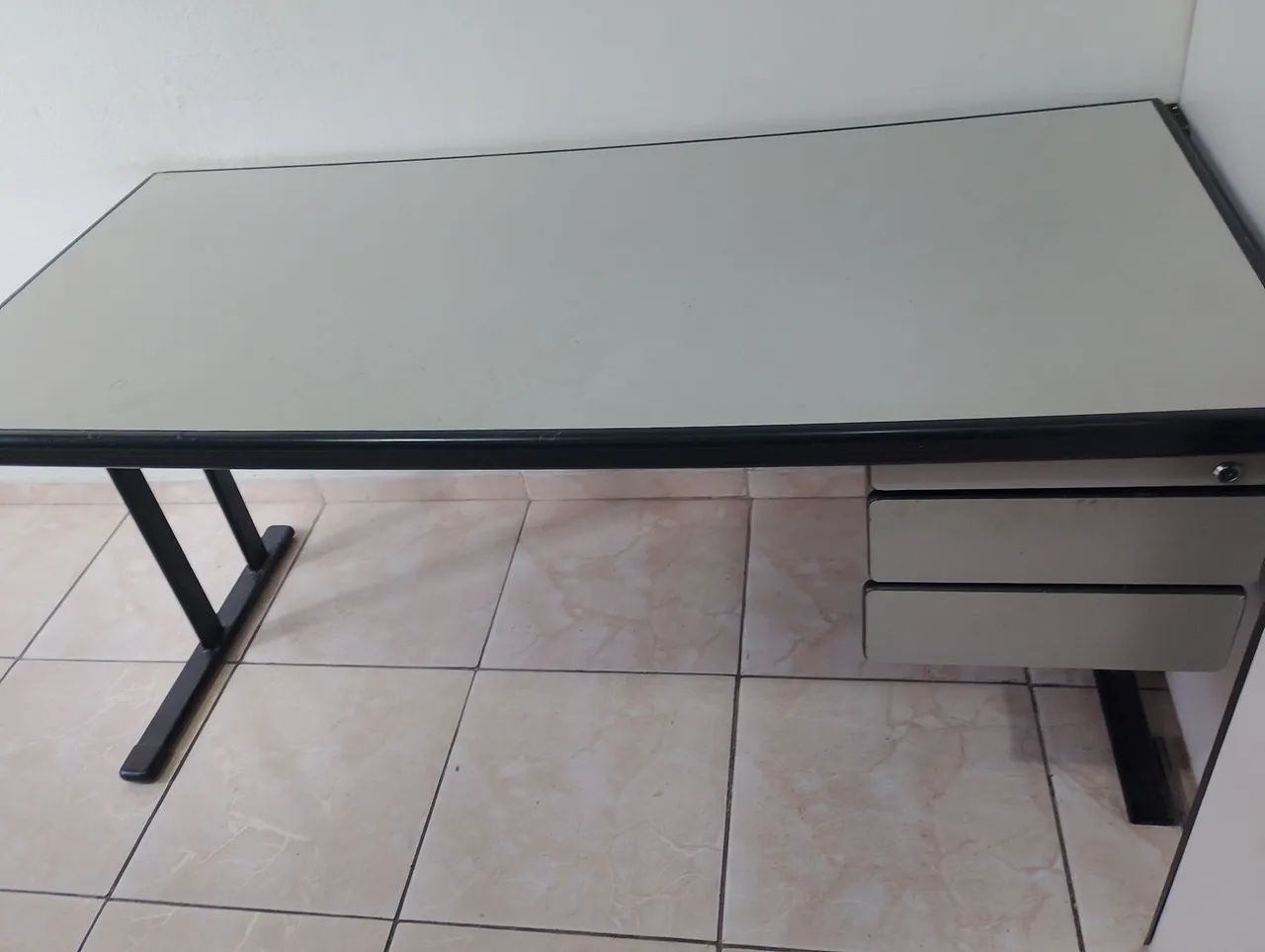 2 mesas de escritório 