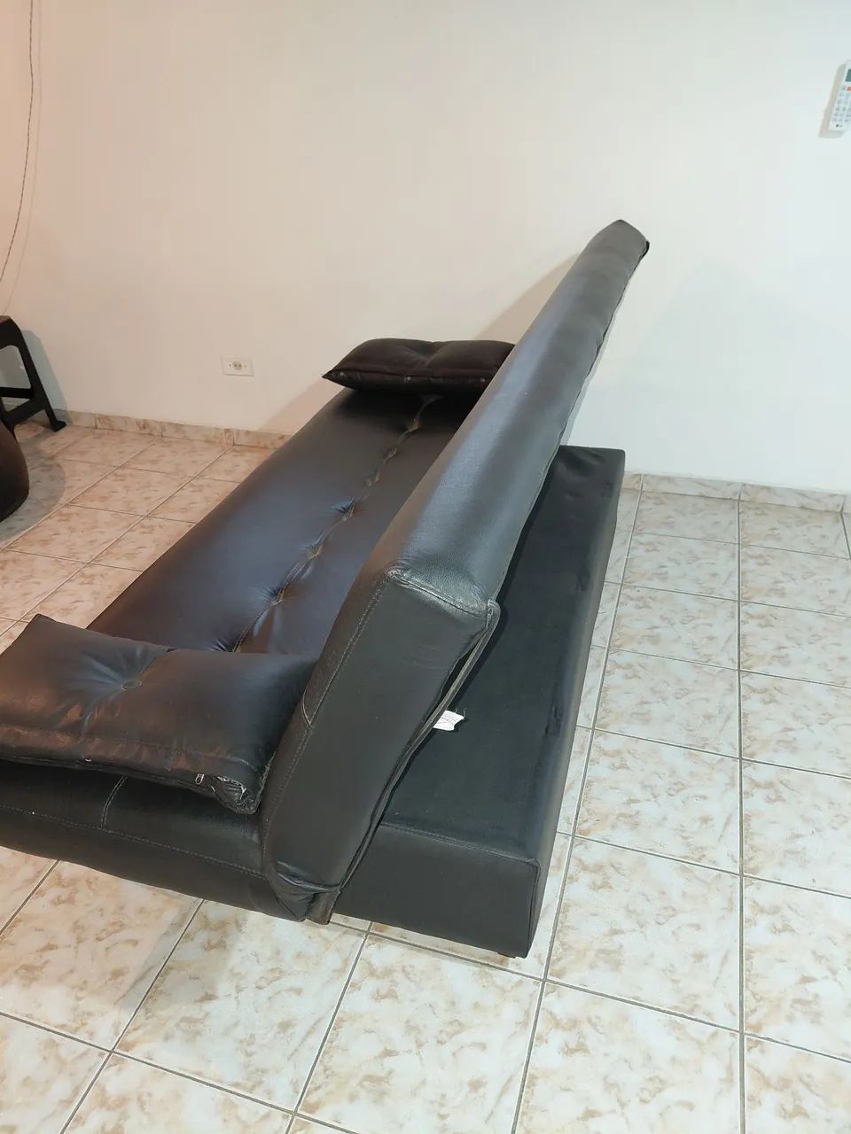 Sofanete preto usado + puffs - Foto 2