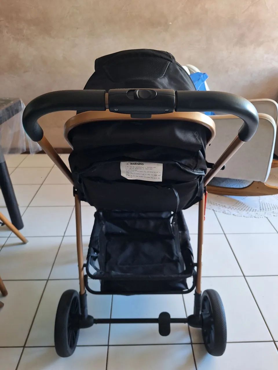 Carrinho de bebê com bebê conforto  - Foto 4