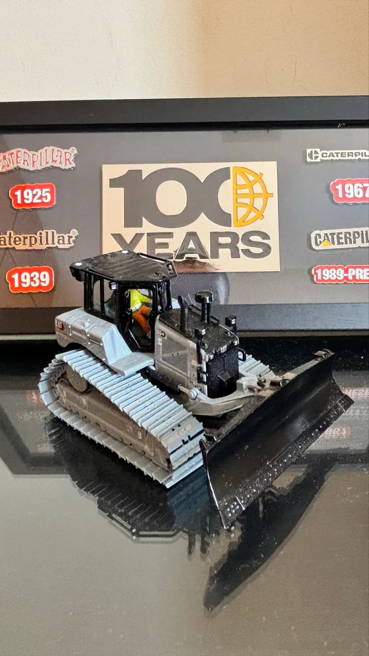 Miniatura Caterpillar D6 XE
