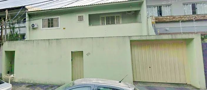 Casa à venda com 4 quartos e 3 vagas no Centro de Londrina