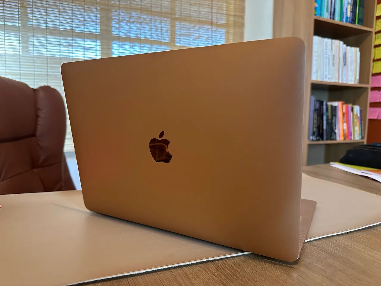 Macbook Air - 2020, Chip M1, 256 GB de SSD - Cor Ouro - Notebooks