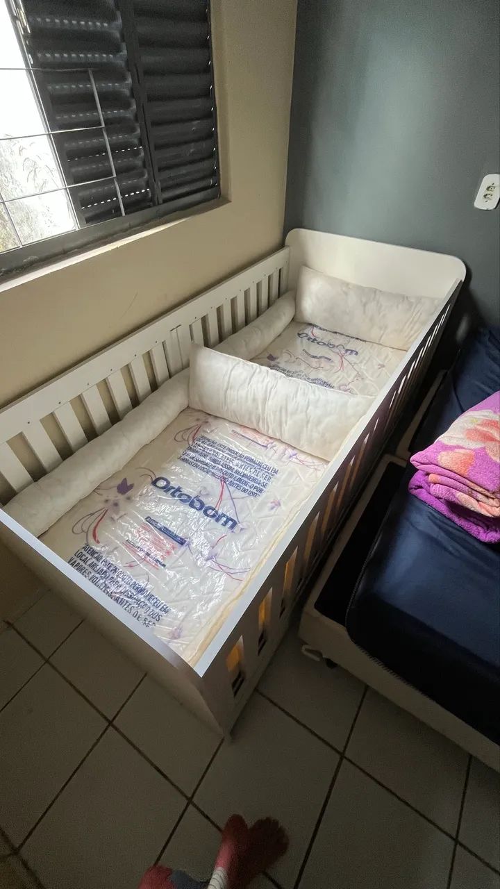 Berço com colchão para gêmeos 