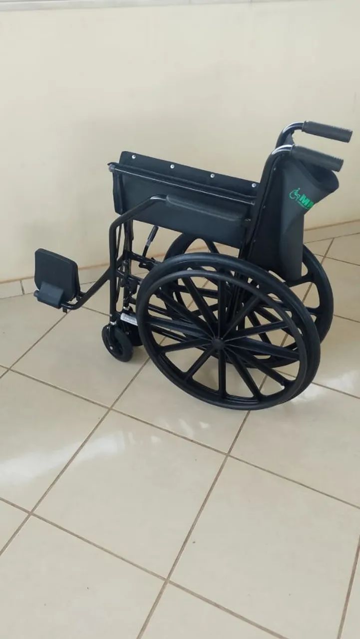 Cadeira De Rodas Dobrável Preto (muito nova, único dono) - Foto 3