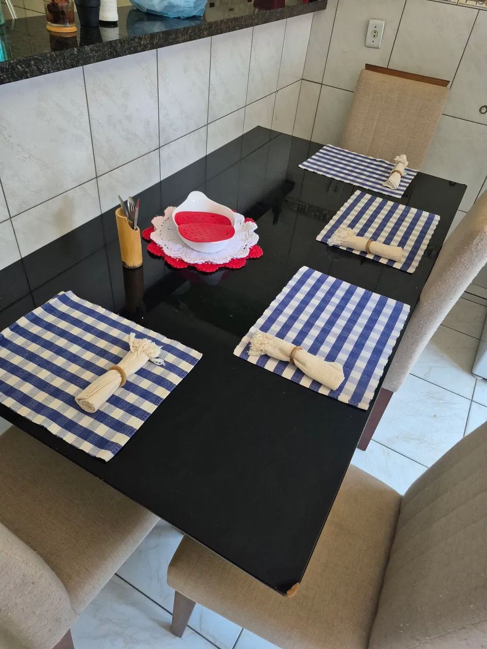 Mesa com 4 cadeiras