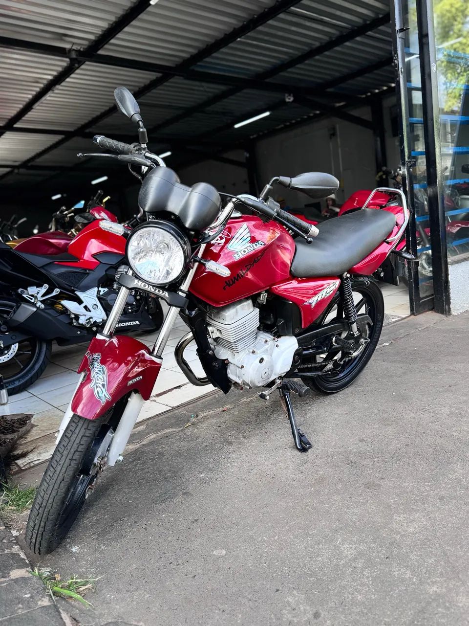 TITAN 150 