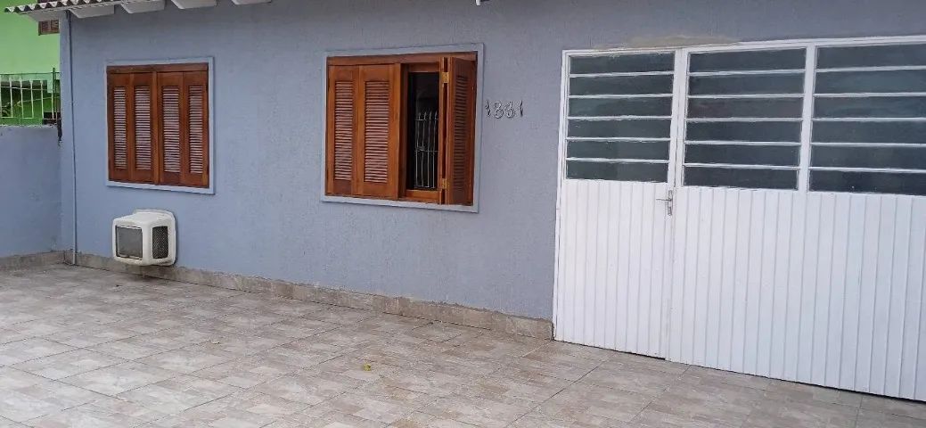 Casa com Quintal, Varanda e Vaga em SOTECO