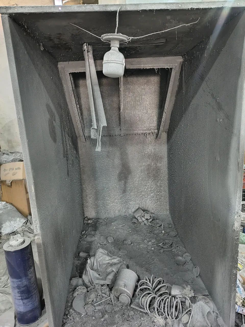 Cabine de pintura usada com motor funcionando perfeitamente  - Foto 2