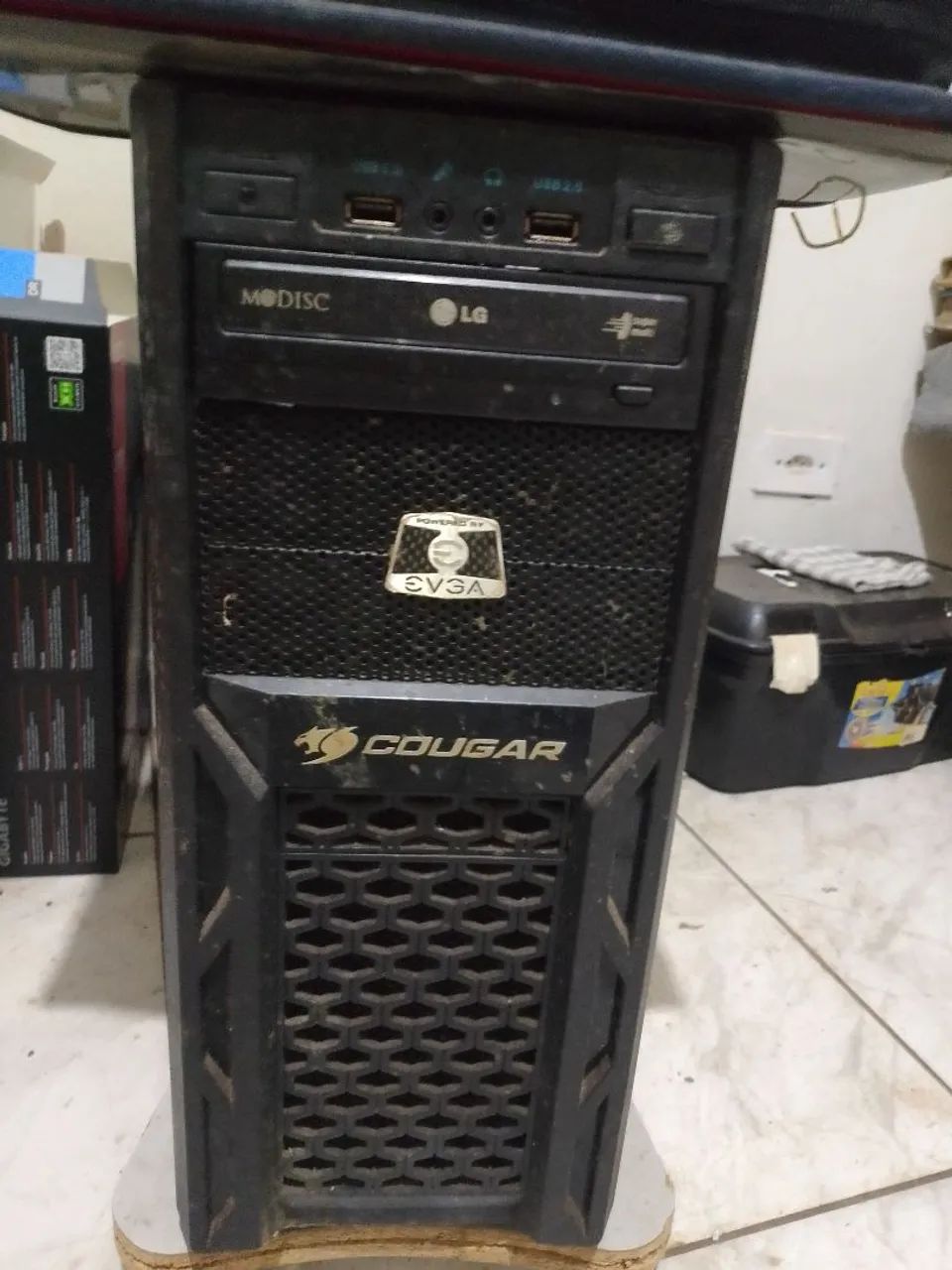 Gabinete Cougar Solution das antiga - Foto 3
