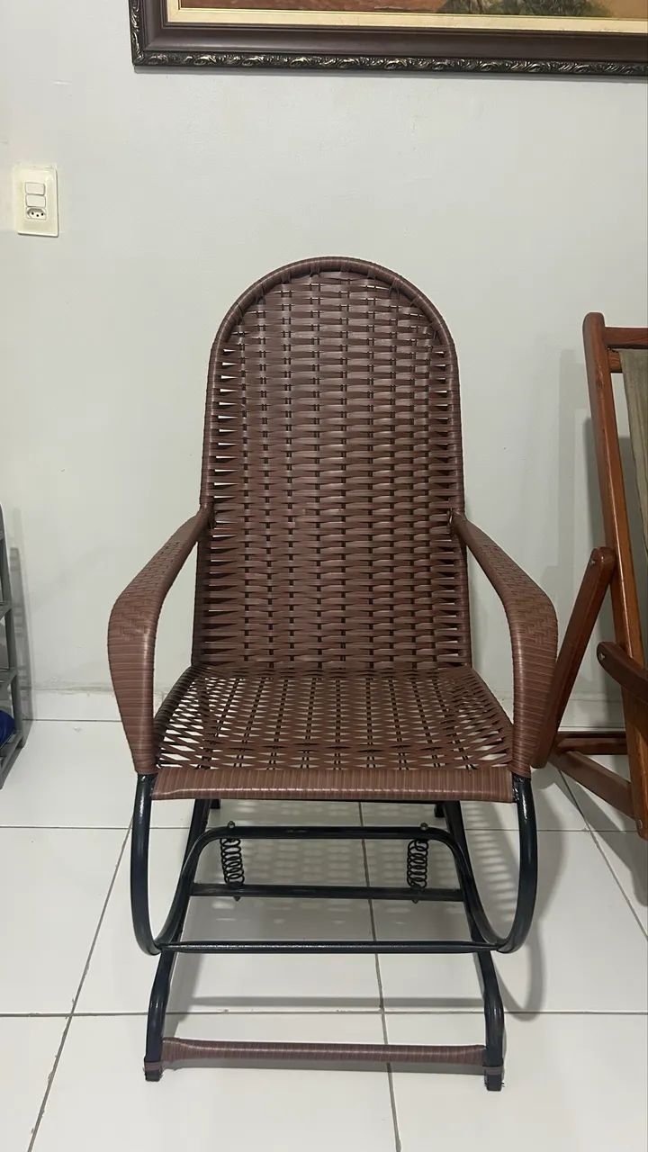 Cadeira balanço semi nova 